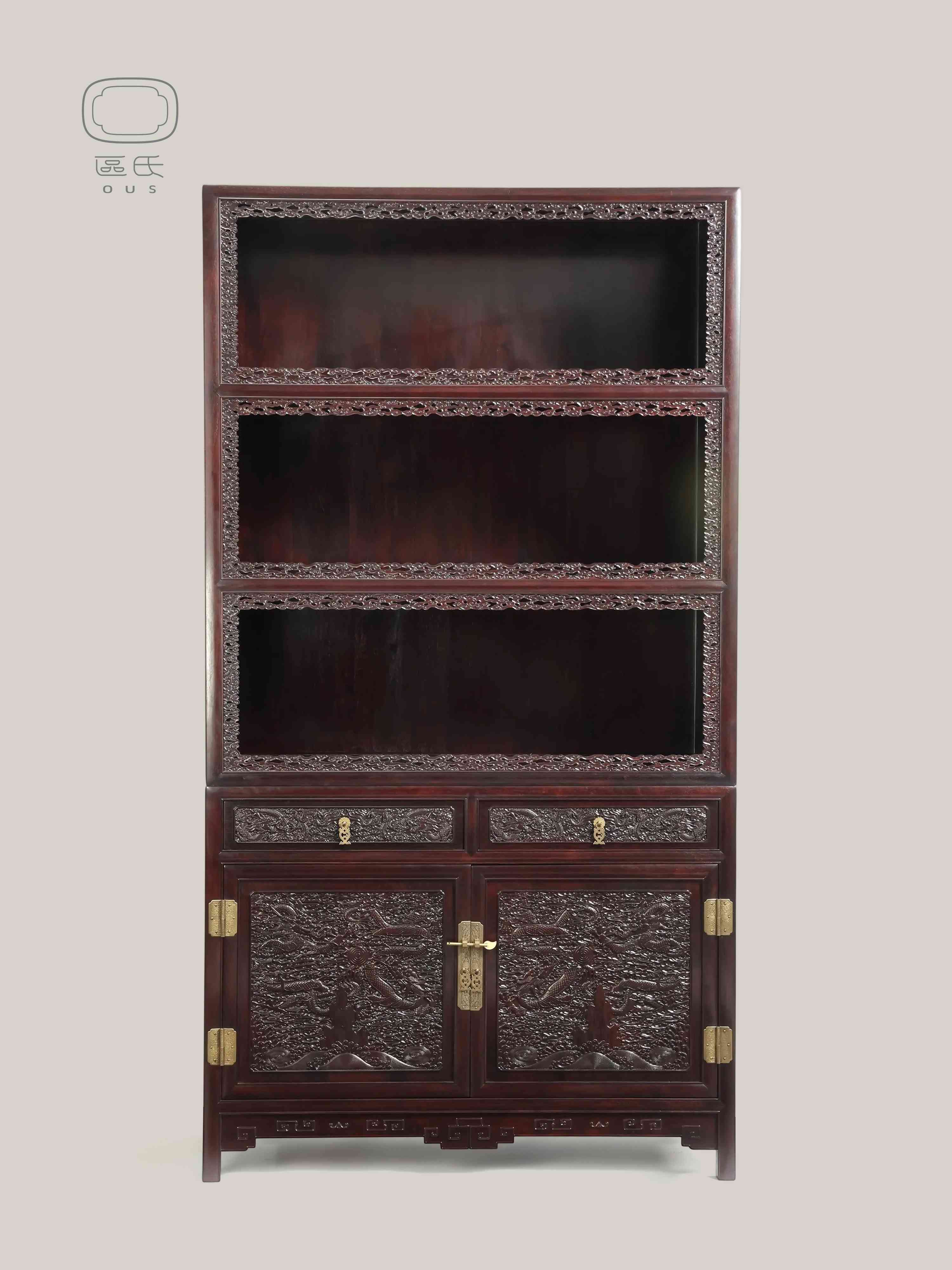 雕云龍亮格書柜