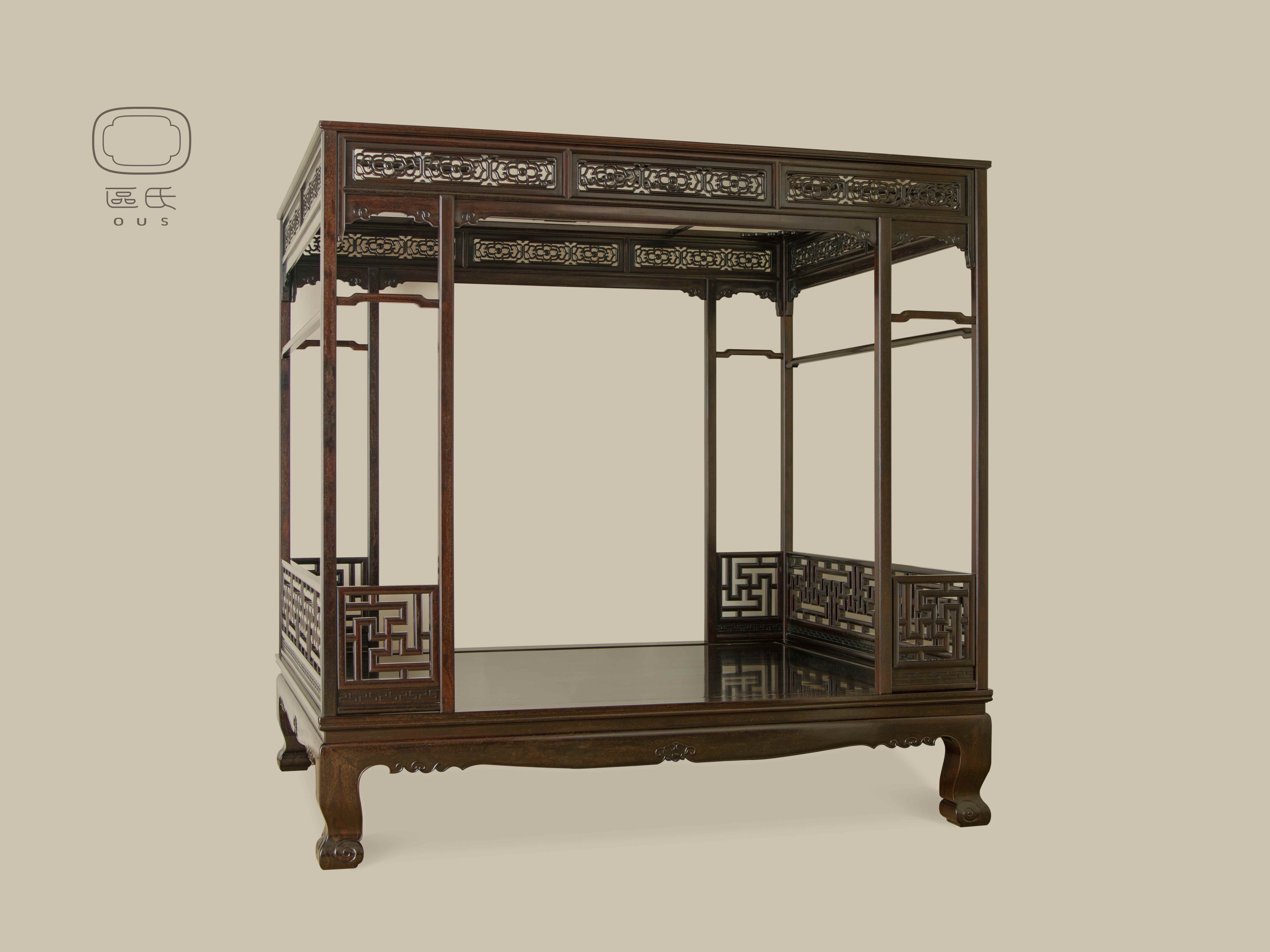 萬字紋圍子八柱架子床