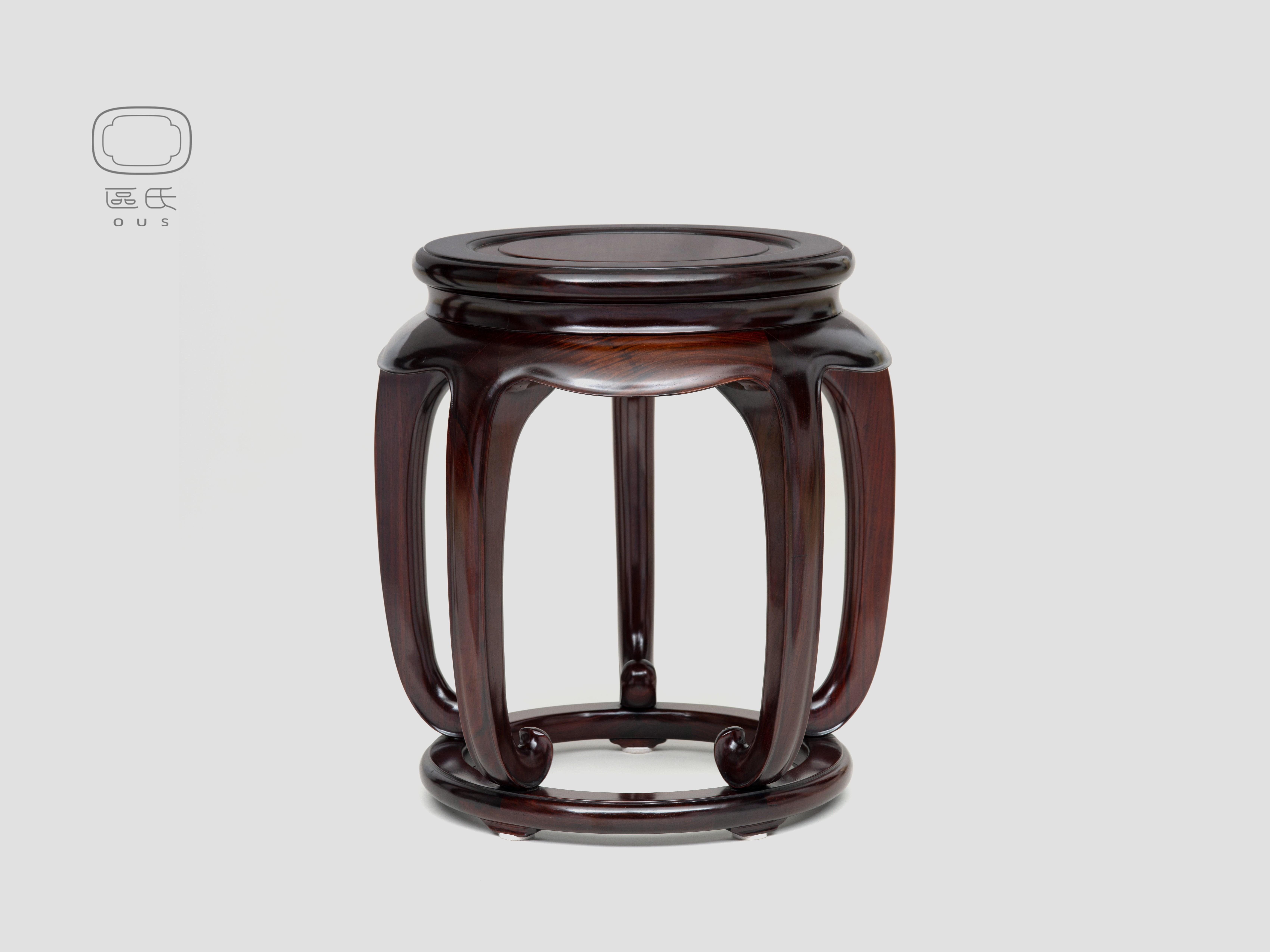 帶托泥五卷足圓凳