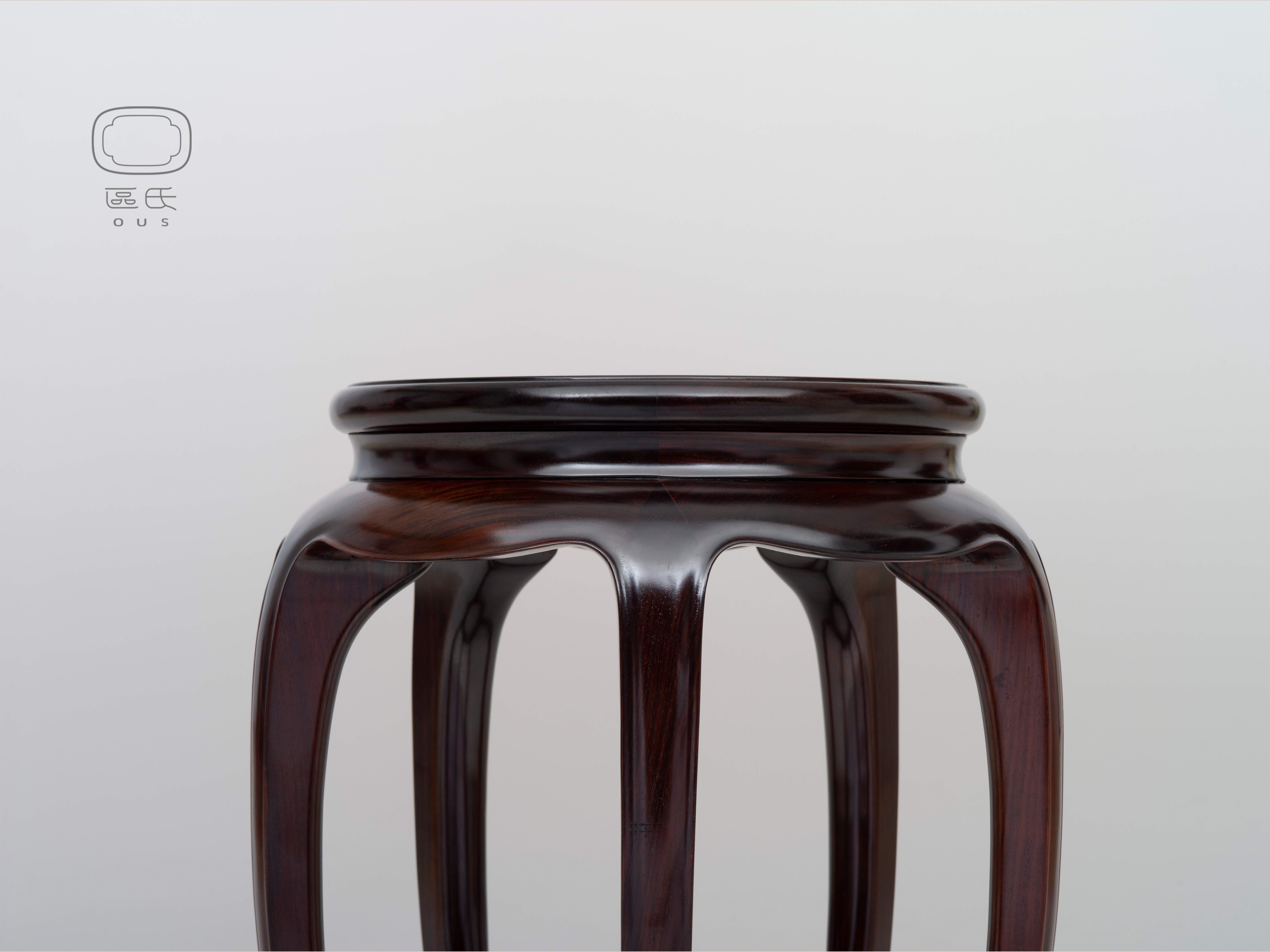 帶托泥五卷足圓凳