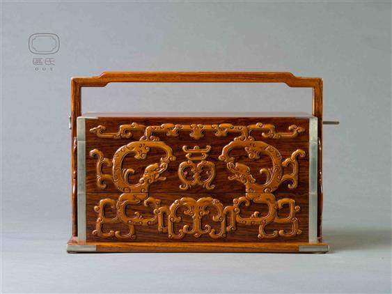 嵌黃楊木雙螭捧壽紋提盒