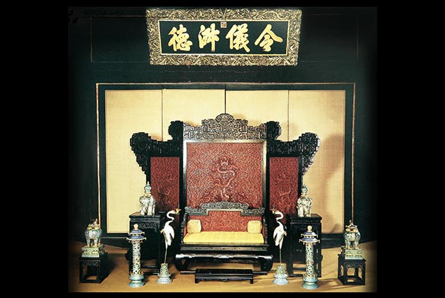 宮廷家具,從名字來看,顧名思義就是皇宮中使用的家具