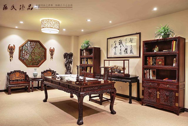 區(qū)氏臻品所制紫檀家具材質(zhì)優(yōu)良、造型雅正、精工細(xì)做
