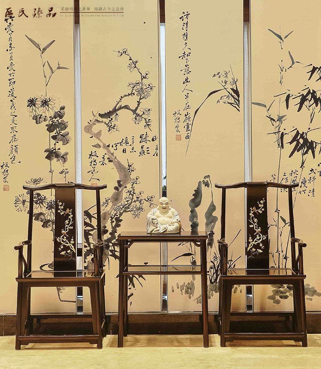 區(qū)氏臻品所制紫檀家具材質(zhì)優(yōu)良、造型雅正、精工細(xì)做