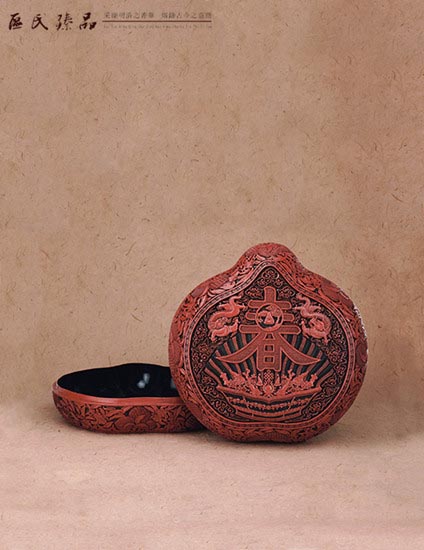 清乾隆 剔紅雙龍春壽桃形寶盒(區(qū)氏臻品)