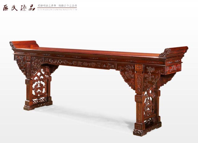 區(qū)氏臻品:浮雕麒麟紋翹頭案