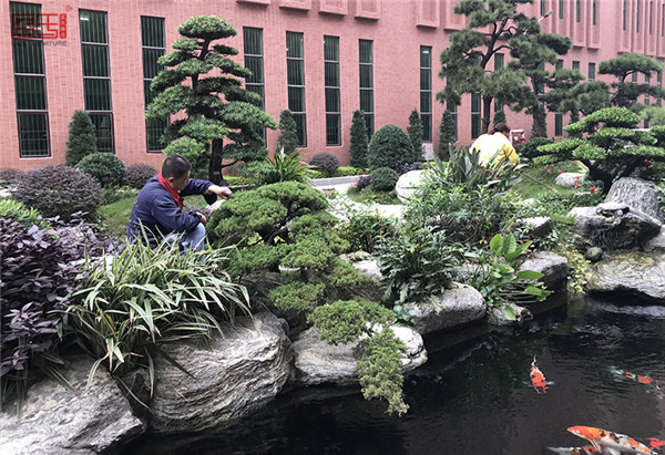 區(qū)氏臻品安全規(guī)范化生產(chǎn)打造現(xiàn)代紅木企業(yè)